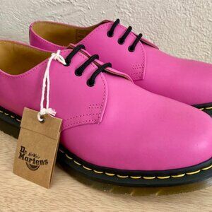 NEW Dr. Martens low top boots - size Womens 8 / Mens 7
